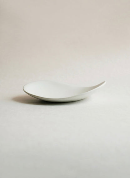 Petite assiette en galets NR Ceramics, pierre blanche